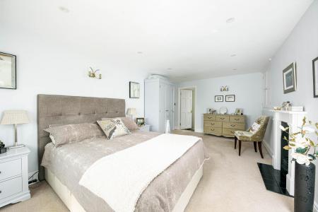 Bedroom1_2.jpg