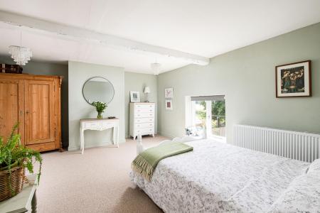 Bedroom1_1.jpg