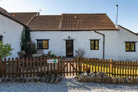 Externals_Outbuildings_and_Grounds_16.jpg