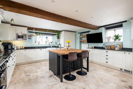Kitchen_5.jpg