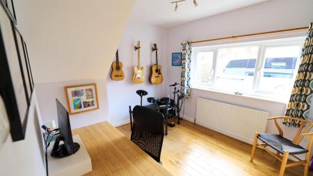 bedroom/study