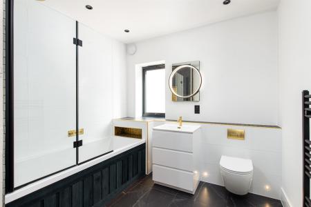 Bathroom1_1_Edit_1.jpg