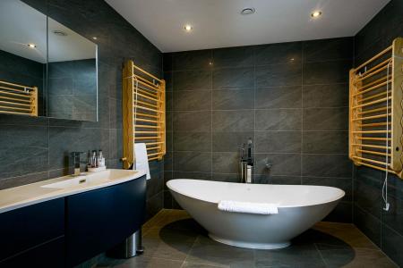 31 Apartment Bathroom.jpg