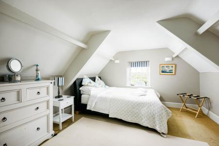 21 Bedroom.jpg