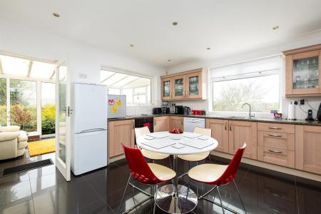Kitchen_1.jpg