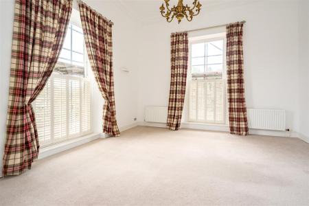 Sitting/dining room