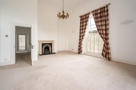 sitting/dining room
