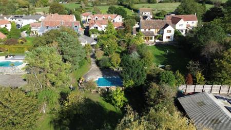 Whitegates - gardens2.JPG