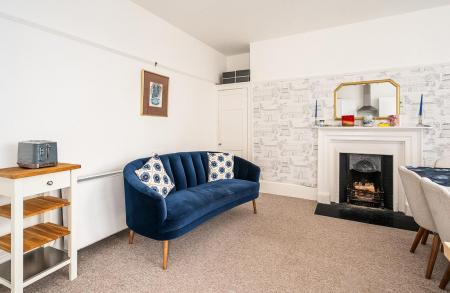 Living room/dining/kitchen