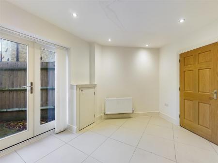 KITCHEN/BREAKFAST ROOM: