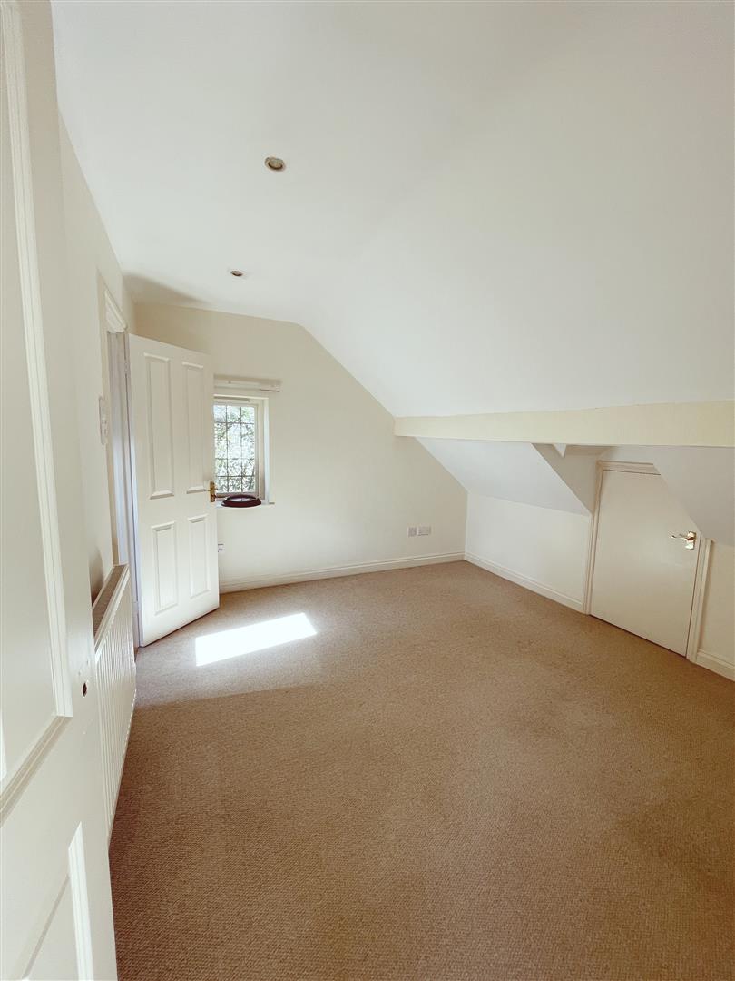 4 bedroom Detached House for rent in Paulerspury Towcester