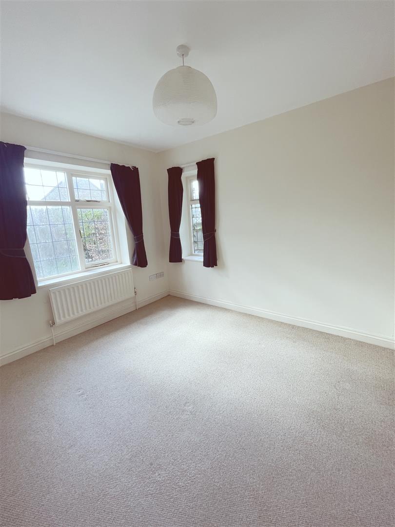 4 bedroom Detached House for rent in Paulerspury Towcester