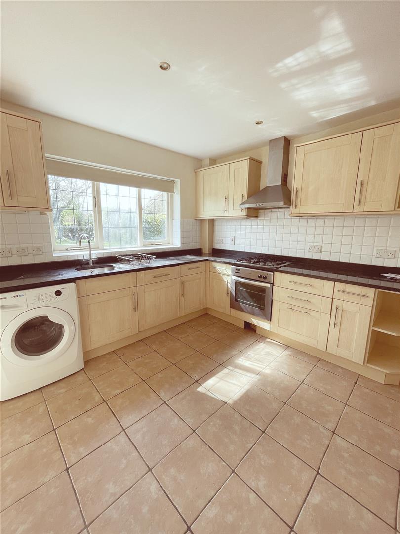 4 bedroom Detached House for rent in Paulerspury Towcester