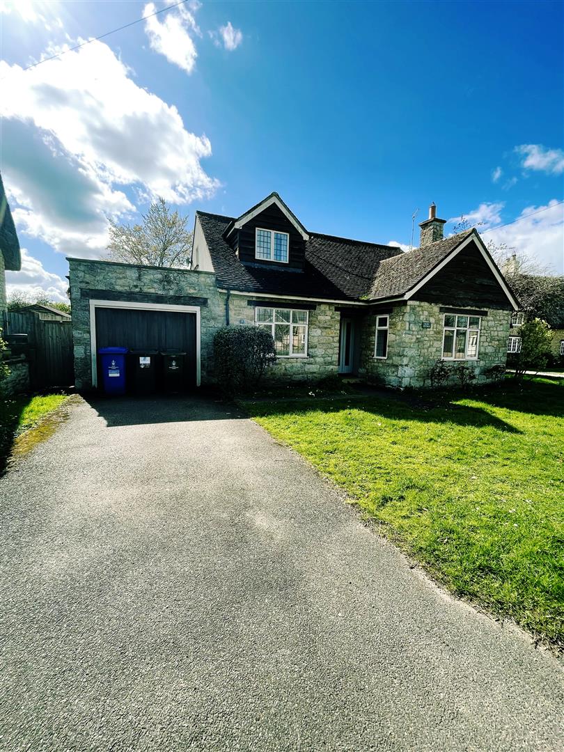 4 bedroom Detached House for rent in Paulerspury Towcester