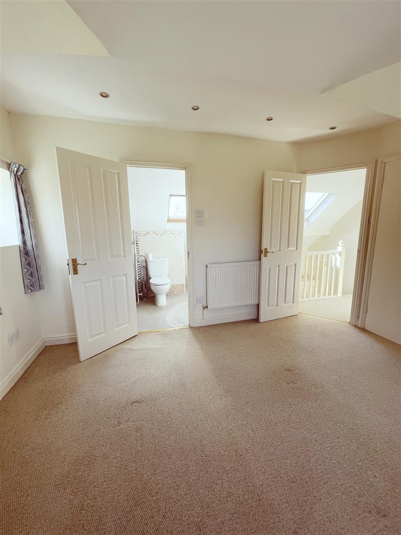 4 bedroom Detached House for rent in Paulerspury Towcester