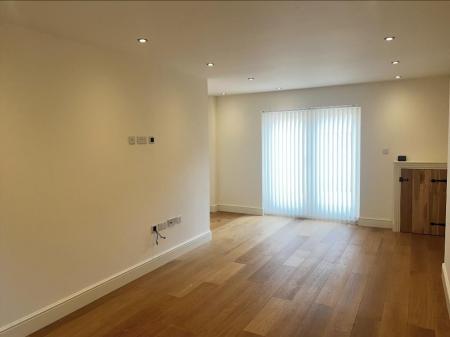 SITTING/DINING ROOM: