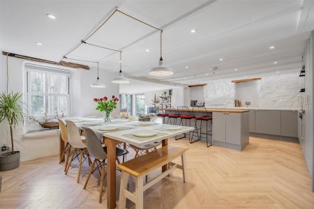 Kitchen dining room