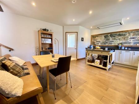 Kitchen dining