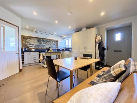 Kitchen dining