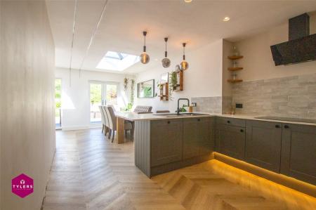 Kitchen/Dining