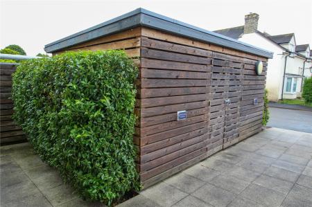 Bike Shed/Bins.