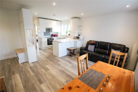 Lounge/Dining Rm.