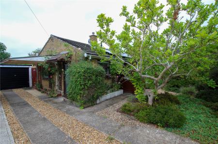 Driveway/Harage.