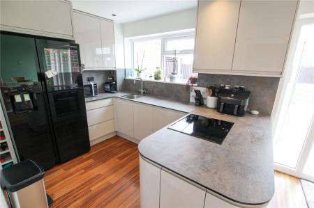 Kitchen Diner.