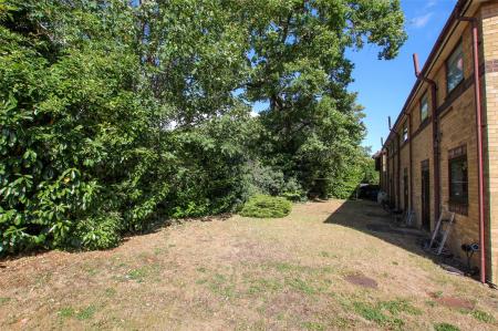 Rear Communal Gdn.