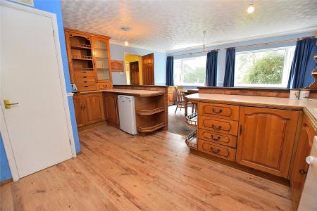 Kitchen/Dining Area