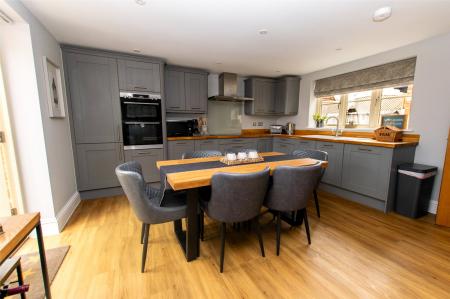 Kitchen/Dining Area