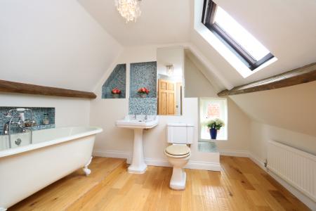 FAMILY BATHROOM