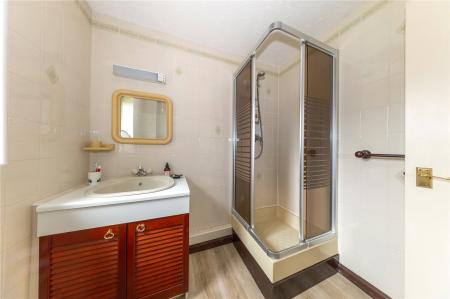 Ensuite Bedroom 2