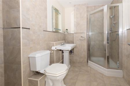 Ensuite Bedroom 2