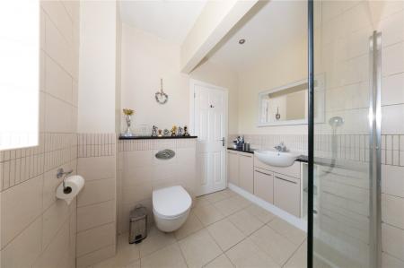 Ensuite Bedroom 1