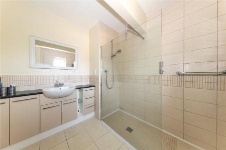 Ensuite Bedroom 1