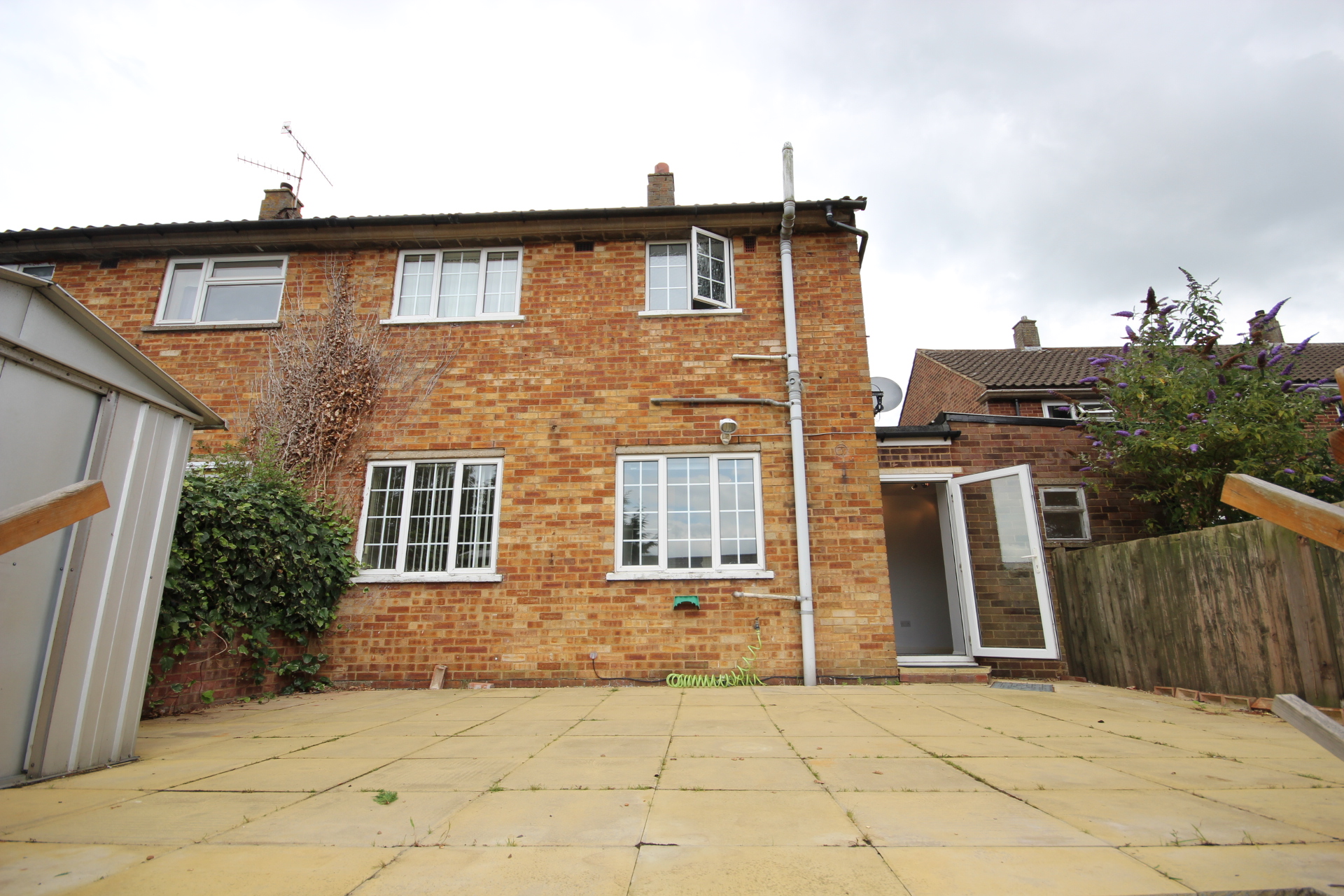 2 bedroom House for sale in Luton