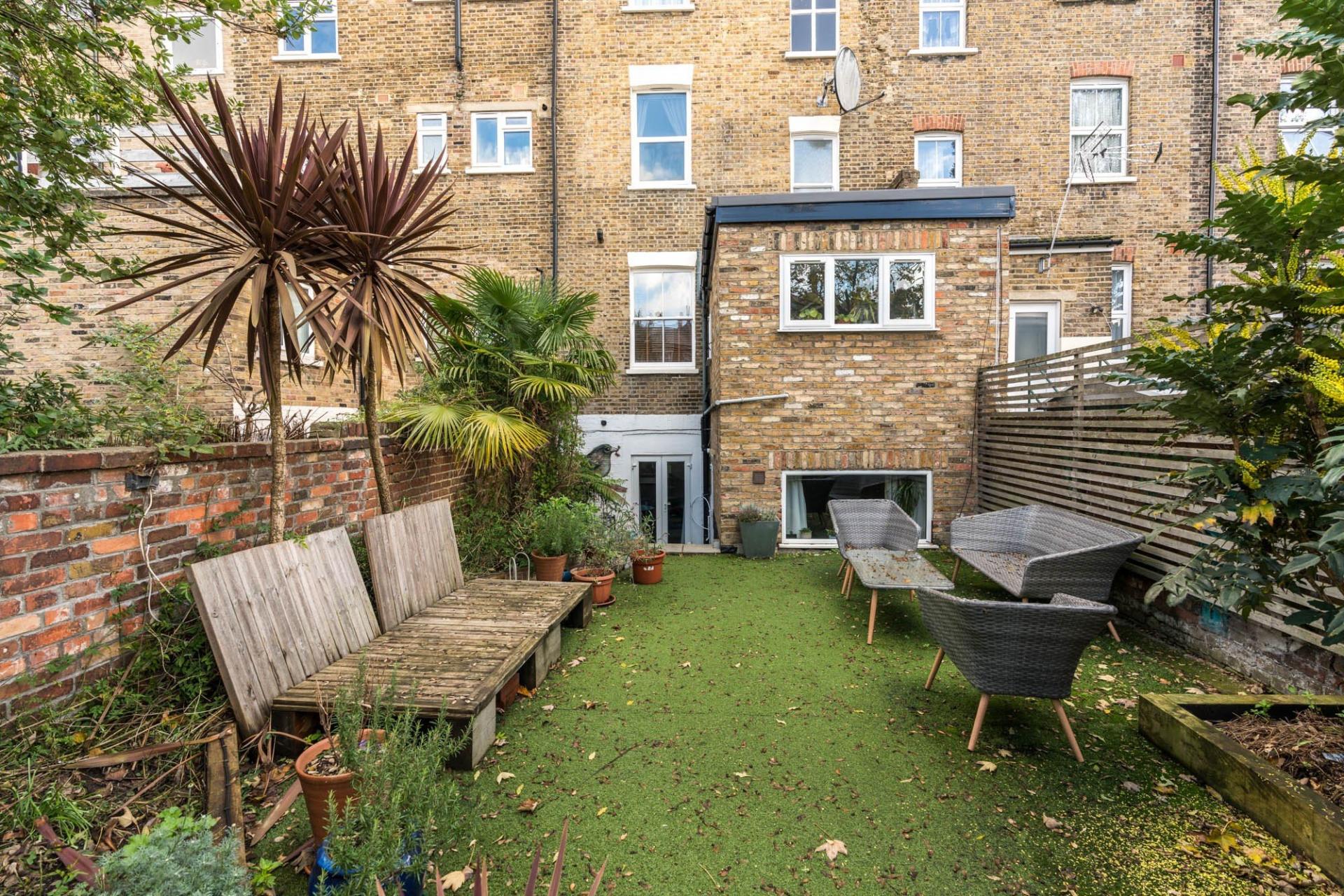 2 bedroom Apartment for sale in London