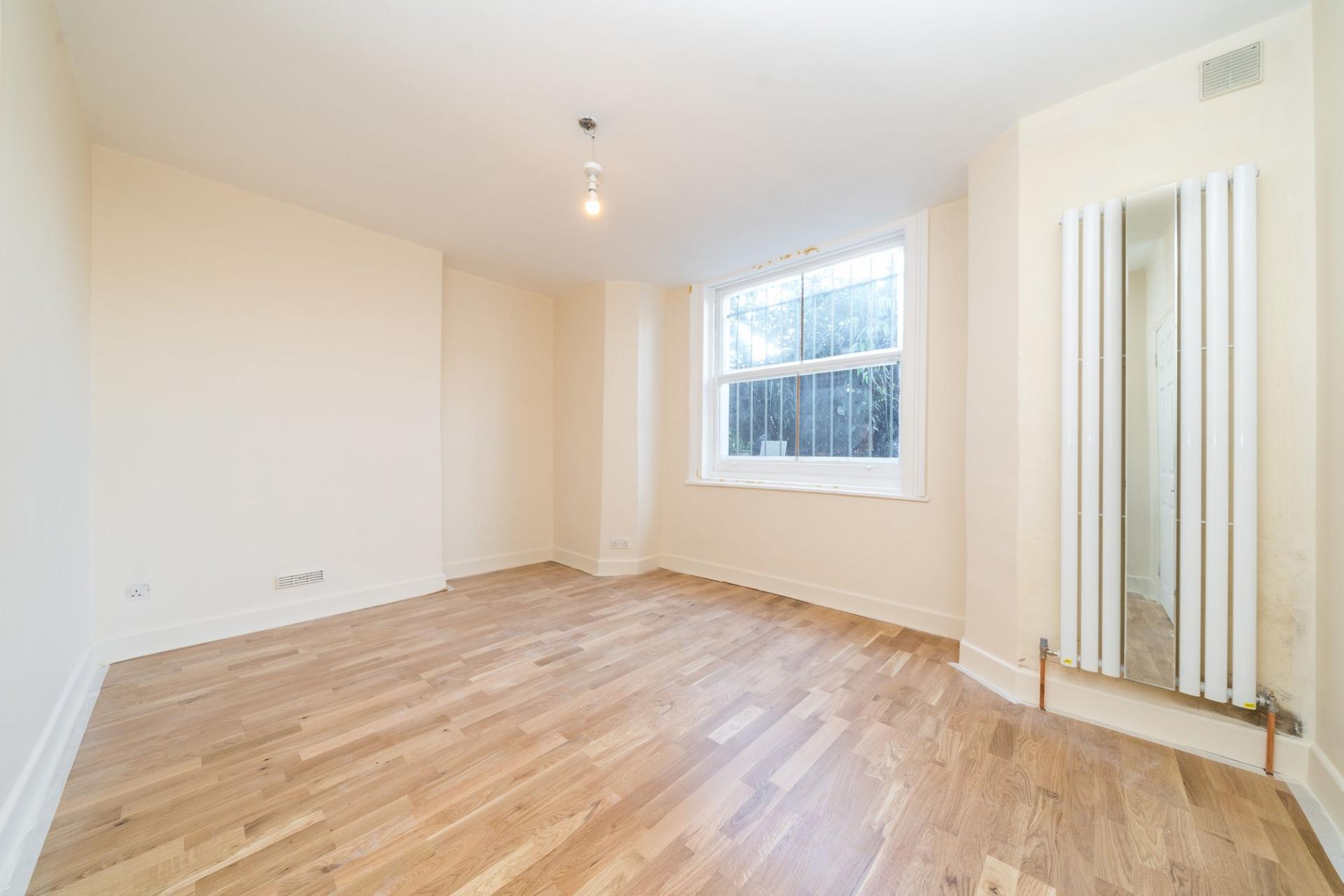2 bedroom Apartment for sale in London