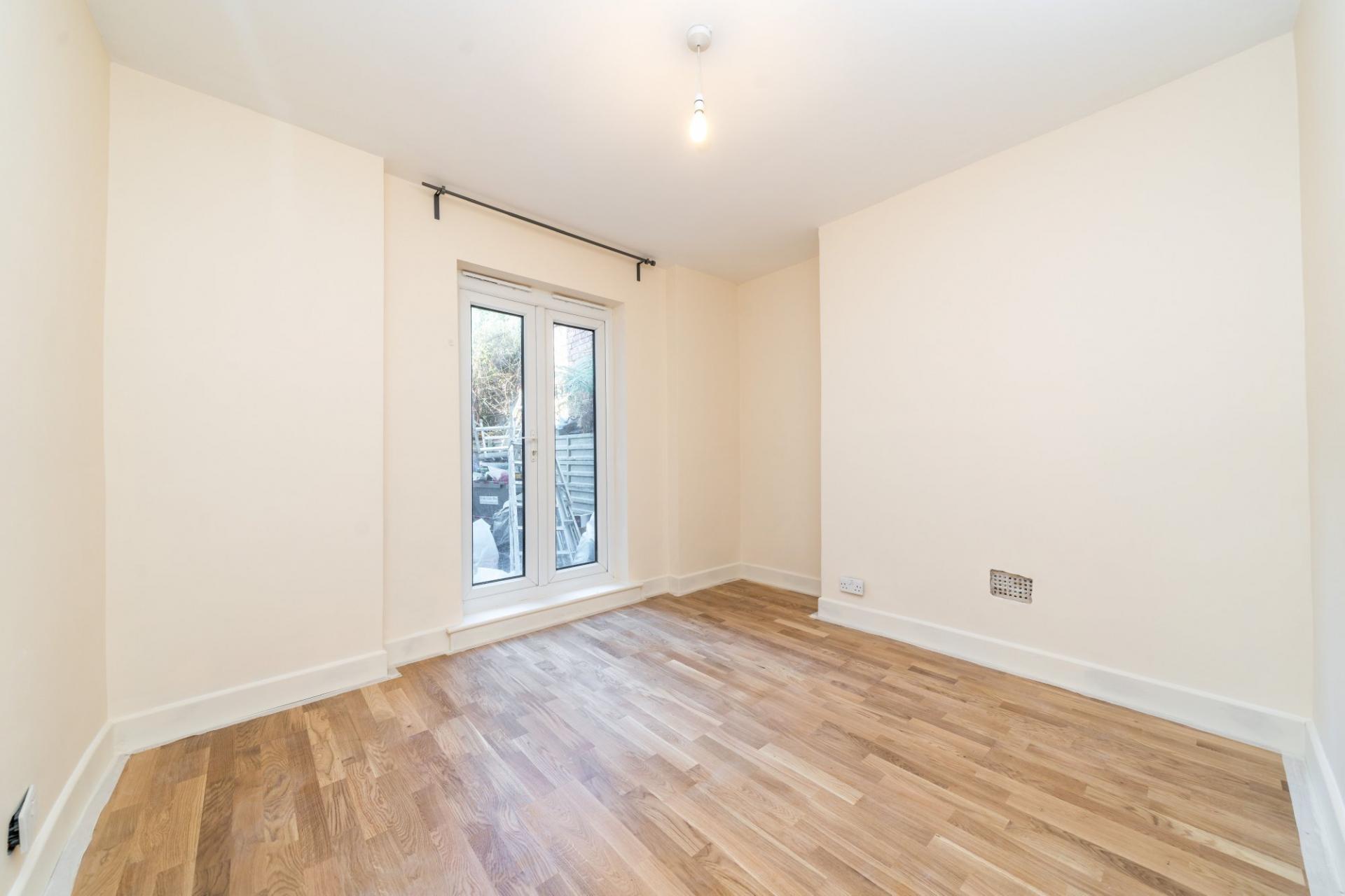 2 bedroom Apartment for sale in London
