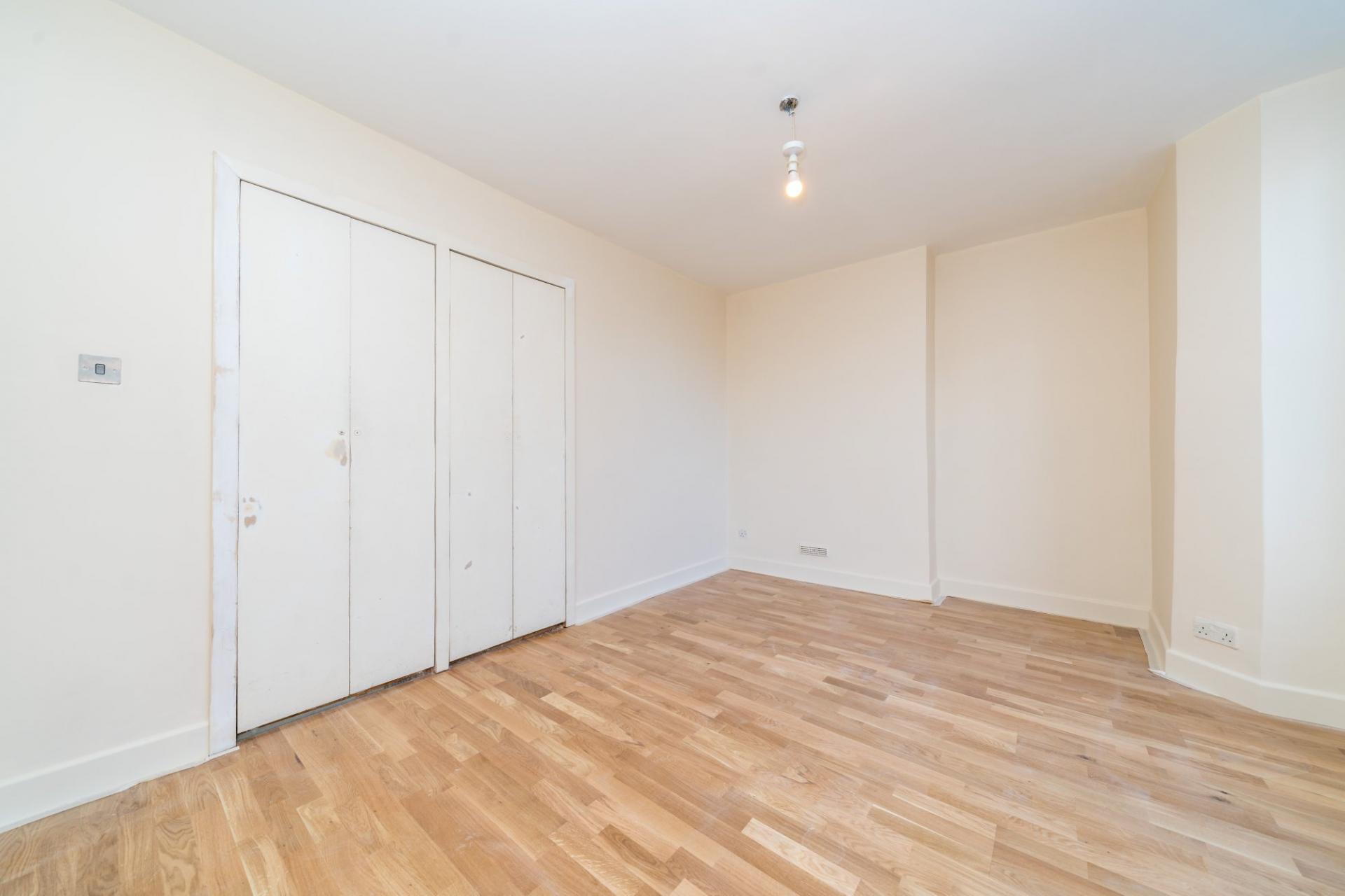 2 bedroom Apartment for sale in London