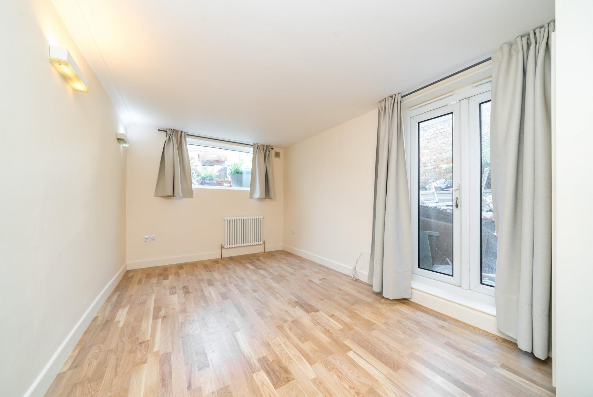 2 bedroom Apartment for sale in London