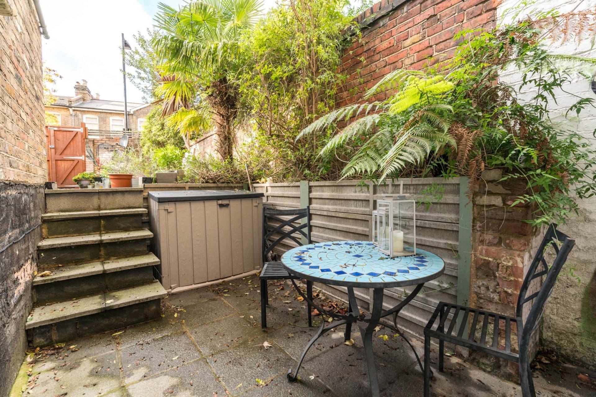 2 bedroom Apartment for sale in London