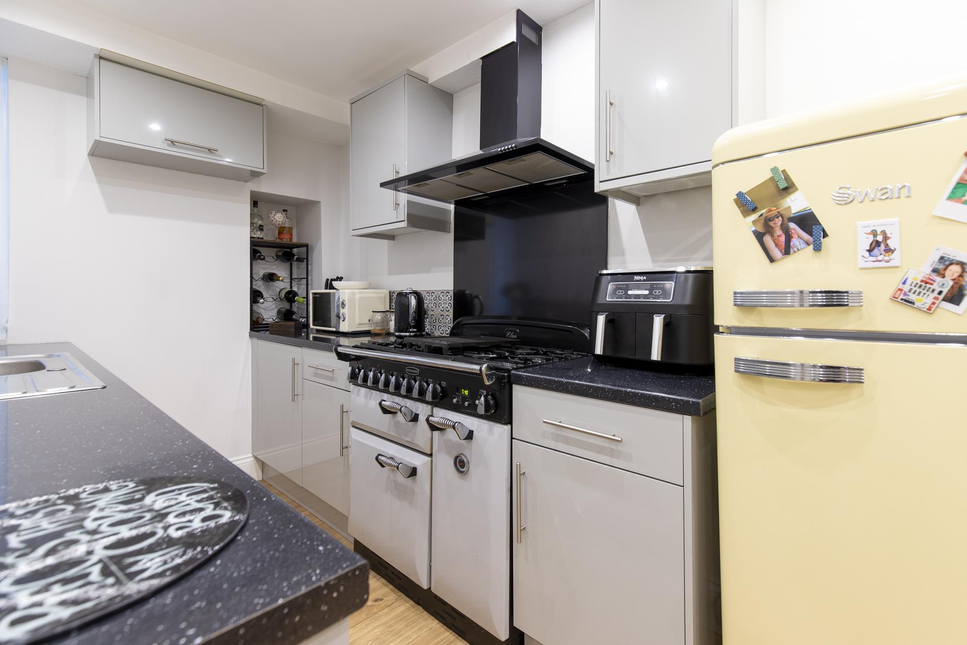 2 bedroom House for sale in Ripponden