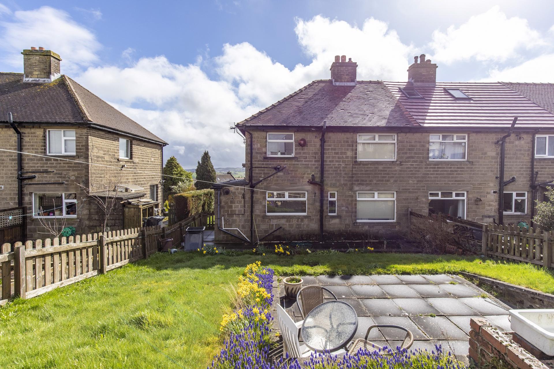 3 bedroom End of Terrace House for sale in Barkisland