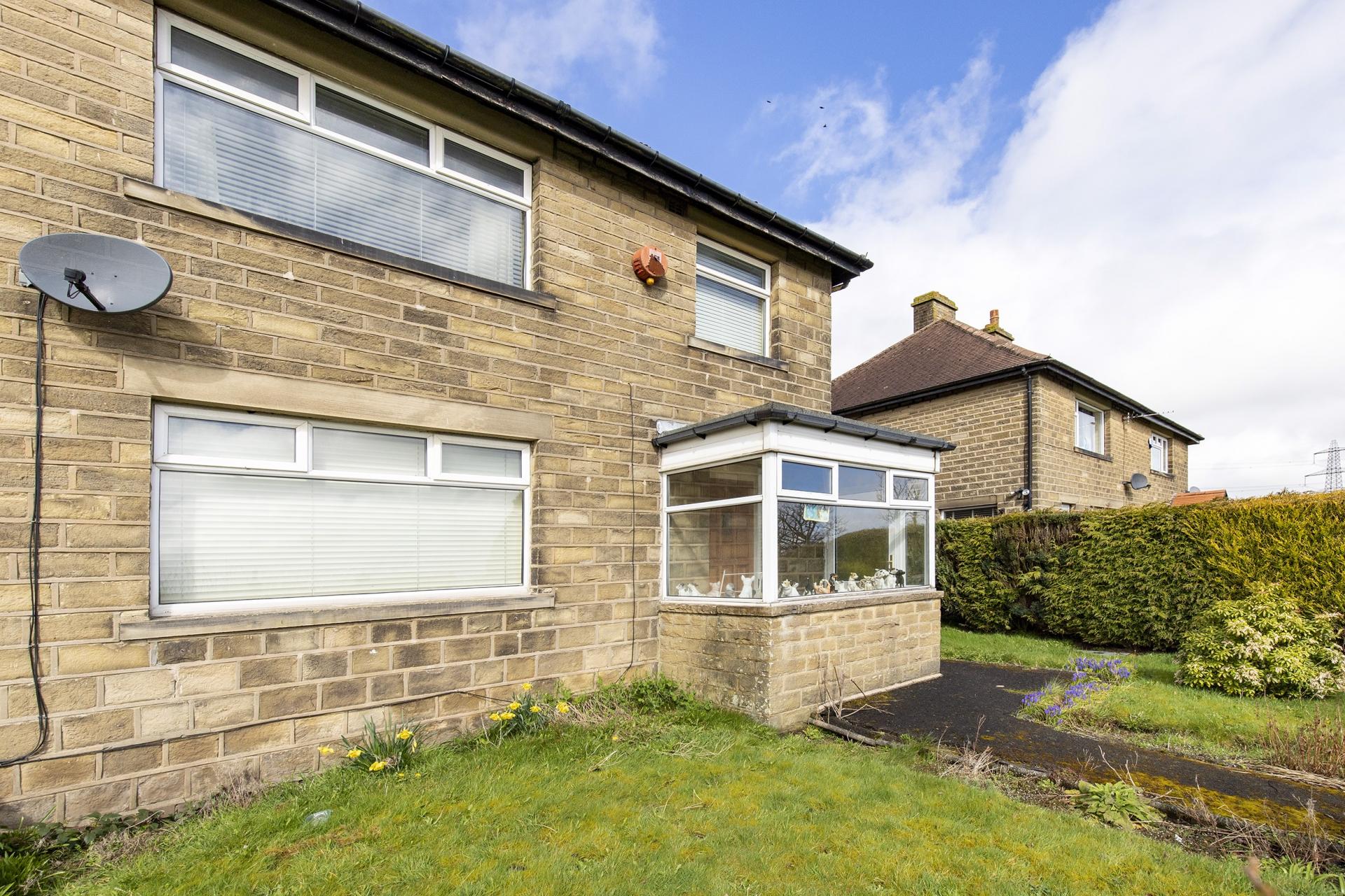 3 bedroom End of Terrace House for sale in Barkisland