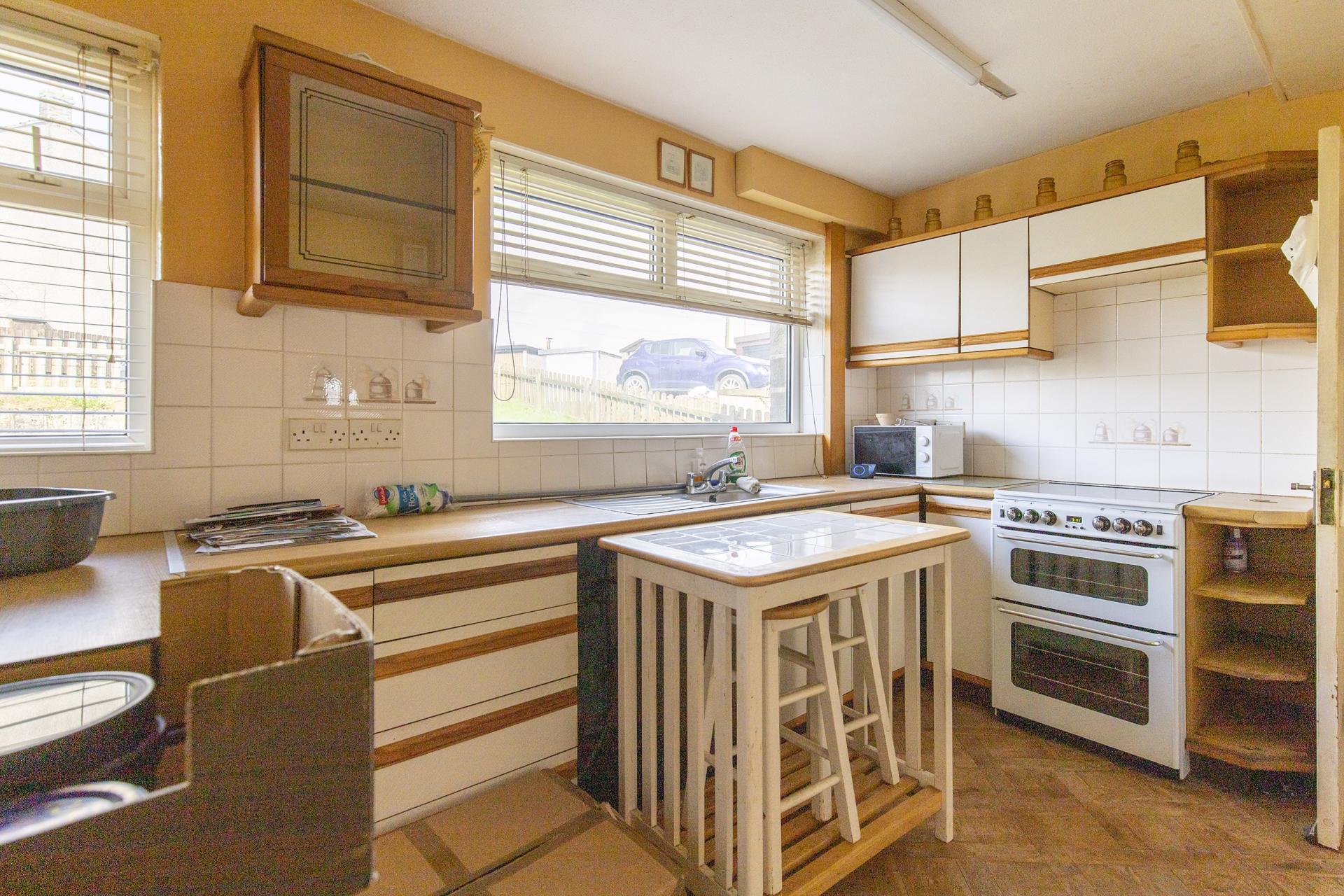 3 bedroom End of Terrace House for sale in Barkisland