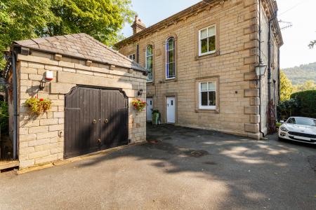 Garage & Parking