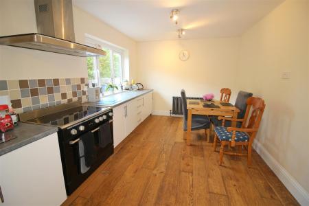 KITCHEN/BREAKFAST ROOM