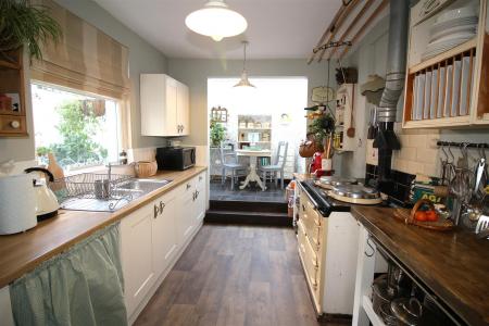 KITCHEN/BREAKFAST ROOM